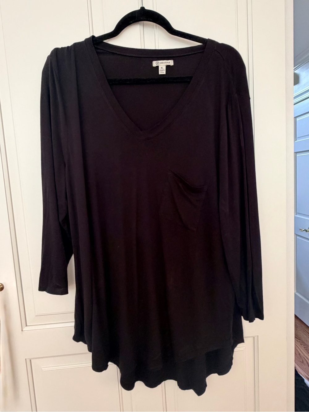 Versona Black V-Neck Long Sleeve Pocket Tee